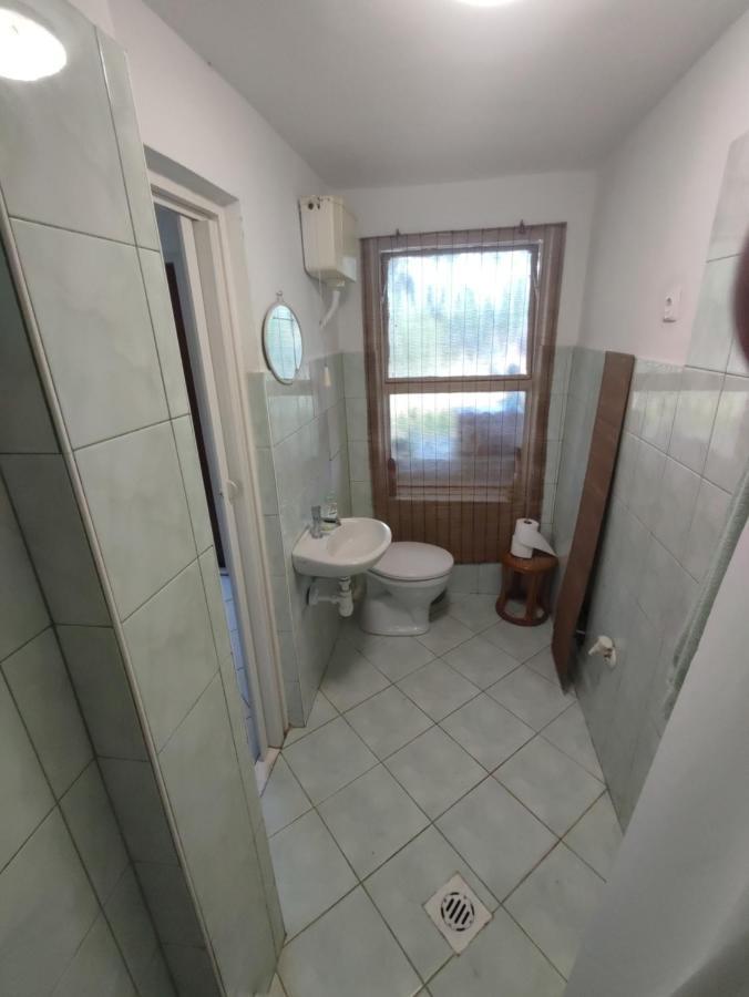 Villa Sarga311 Ueduelohaz Szegedin Exterior foto